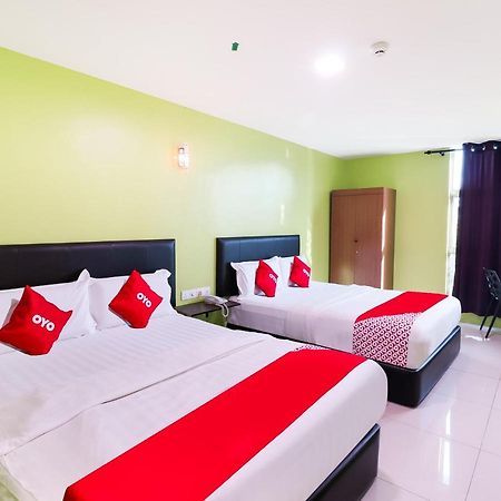Oyo 89665 Royale City Hotel Sepang Bagian luar foto