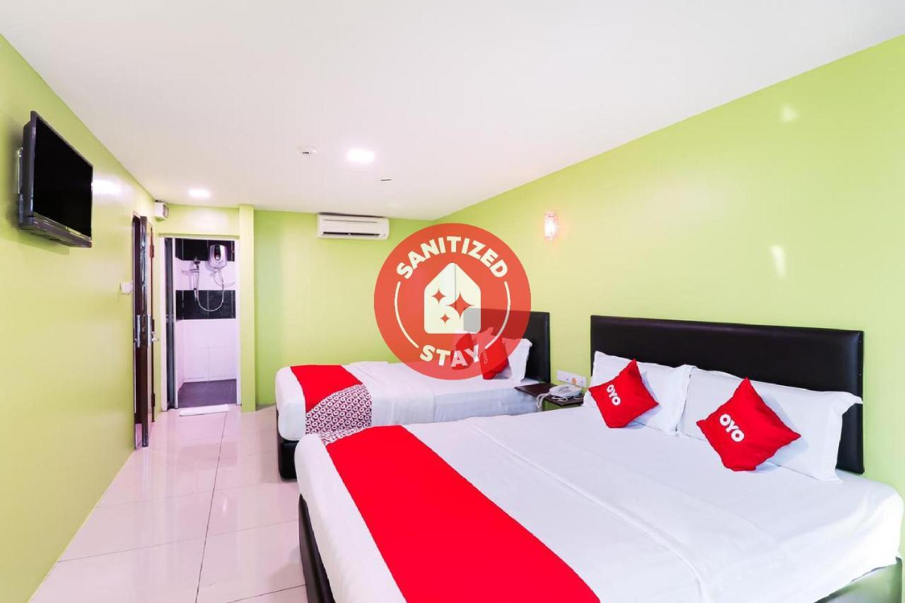 Oyo 89665 Royale City Hotel Sepang Bagian luar foto