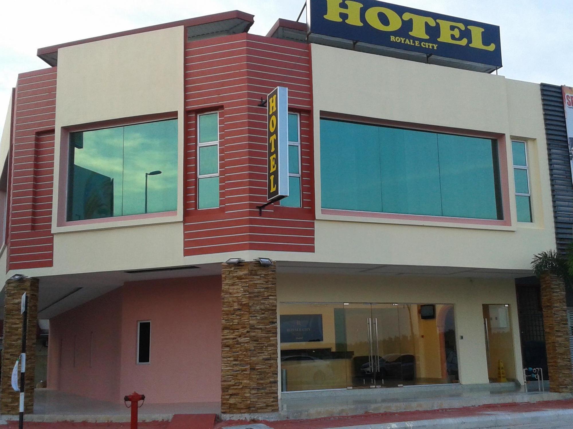Oyo 89665 Royale City Hotel Sepang Bagian luar foto
