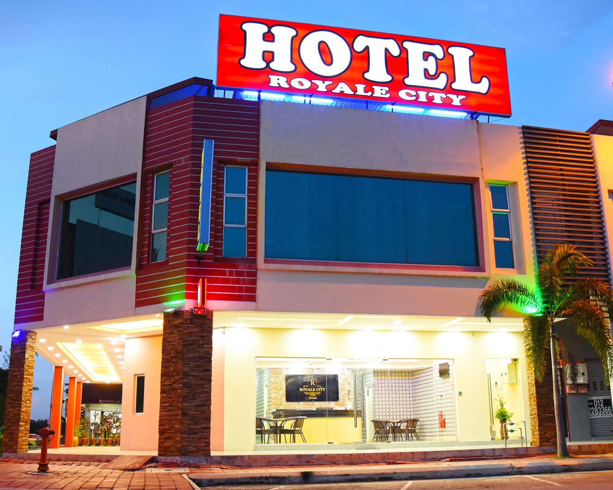Oyo 89665 Royale City Hotel Sepang Bagian luar foto