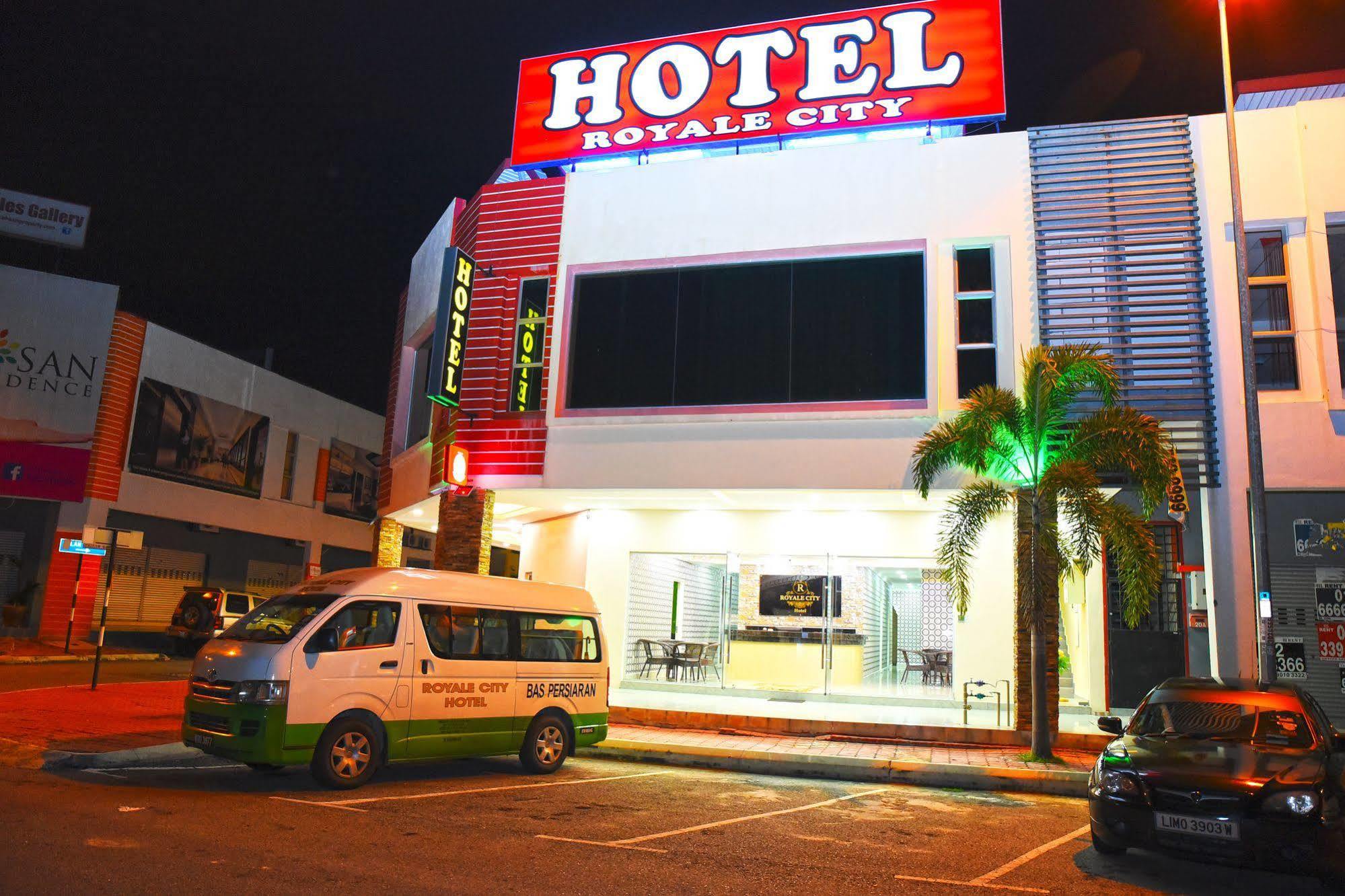 Oyo 89665 Royale City Hotel Sepang Bagian luar foto