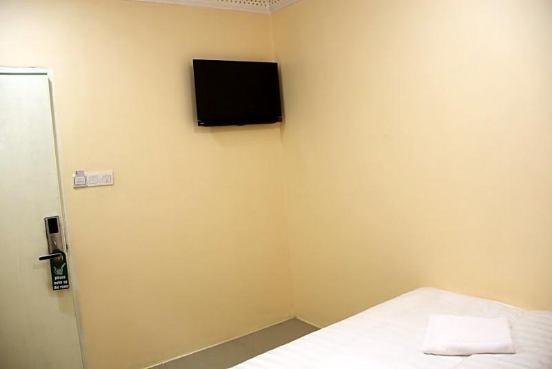 Oyo 89665 Royale City Hotel Sepang Bagian luar foto
