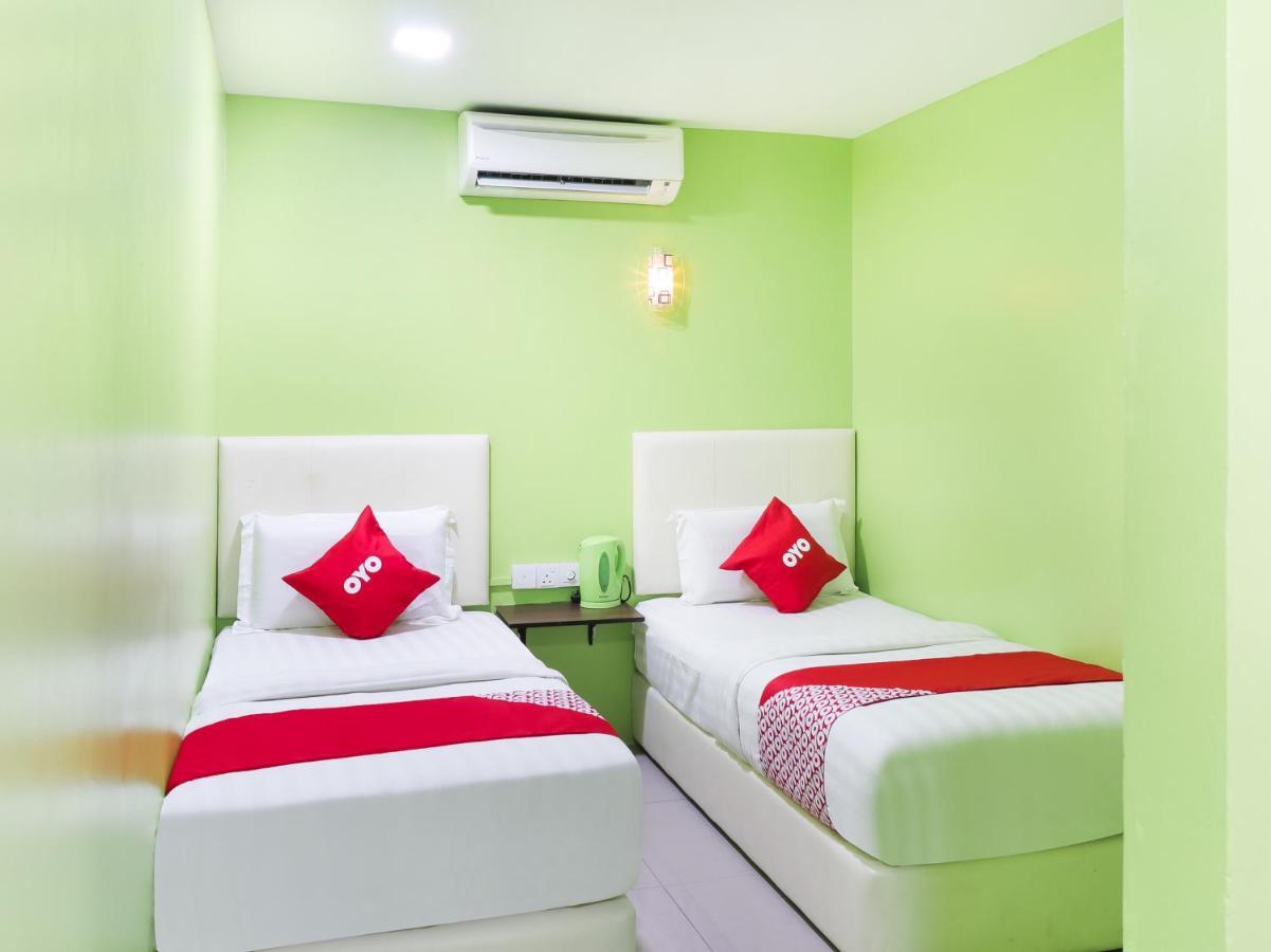 Oyo 89665 Royale City Hotel Sepang Bagian luar foto