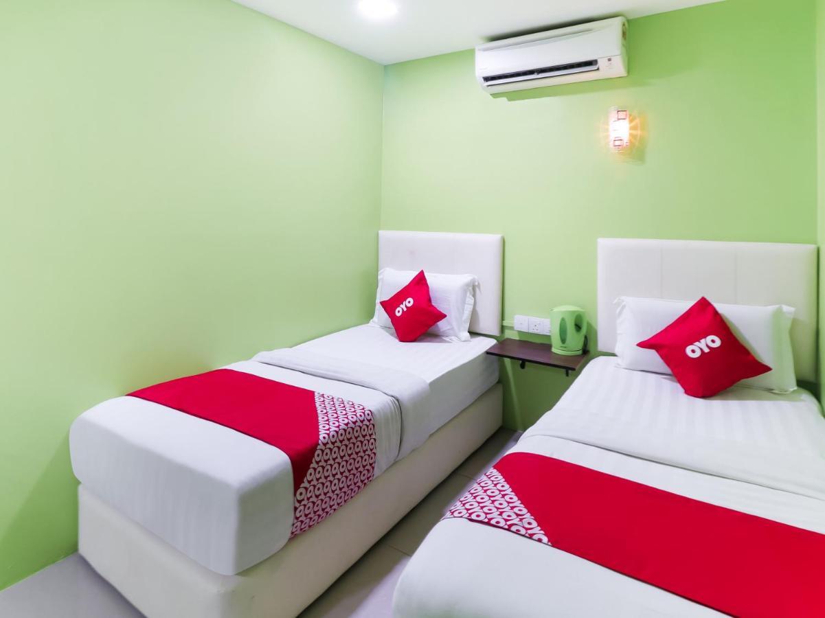 Oyo 89665 Royale City Hotel Sepang Bagian luar foto