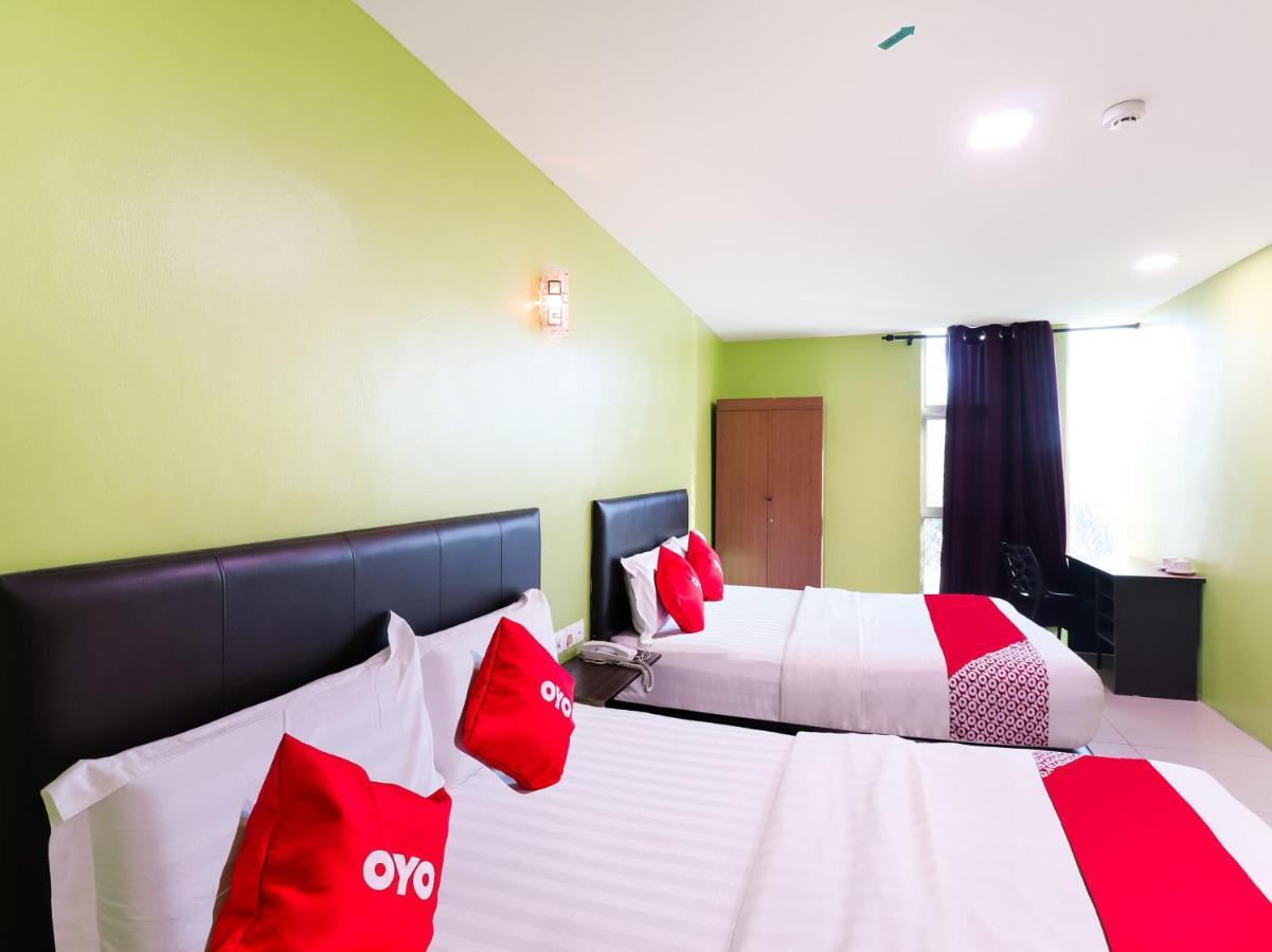 Oyo 89665 Royale City Hotel Sepang Bagian luar foto