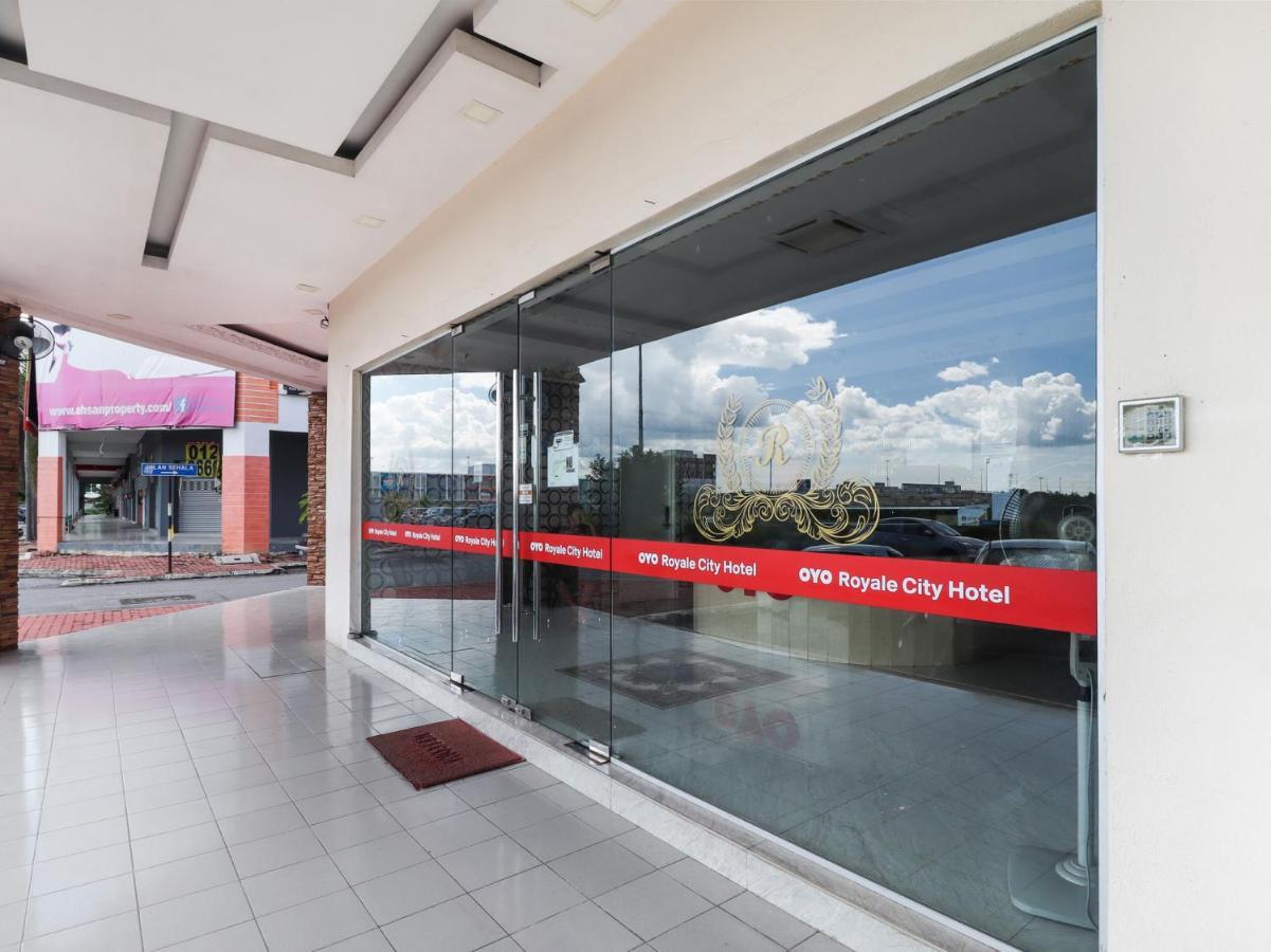 Oyo 89665 Royale City Hotel Sepang Bagian luar foto