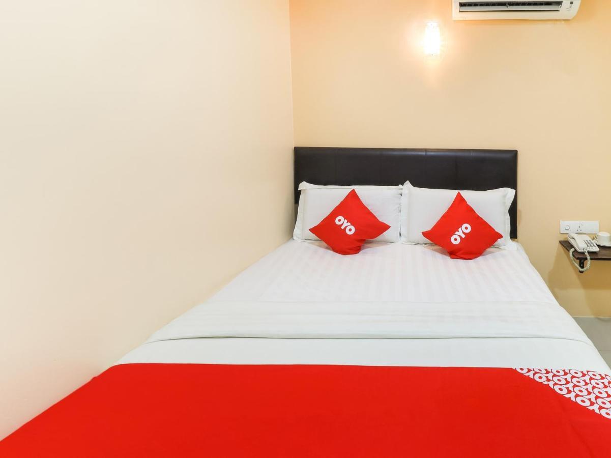 Oyo 89665 Royale City Hotel Sepang Bagian luar foto
