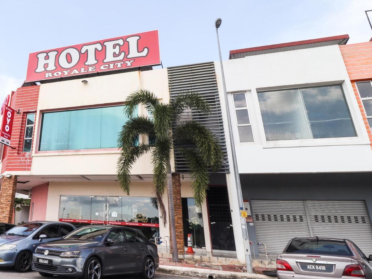 Oyo 89665 Royale City Hotel Sepang Bagian luar foto