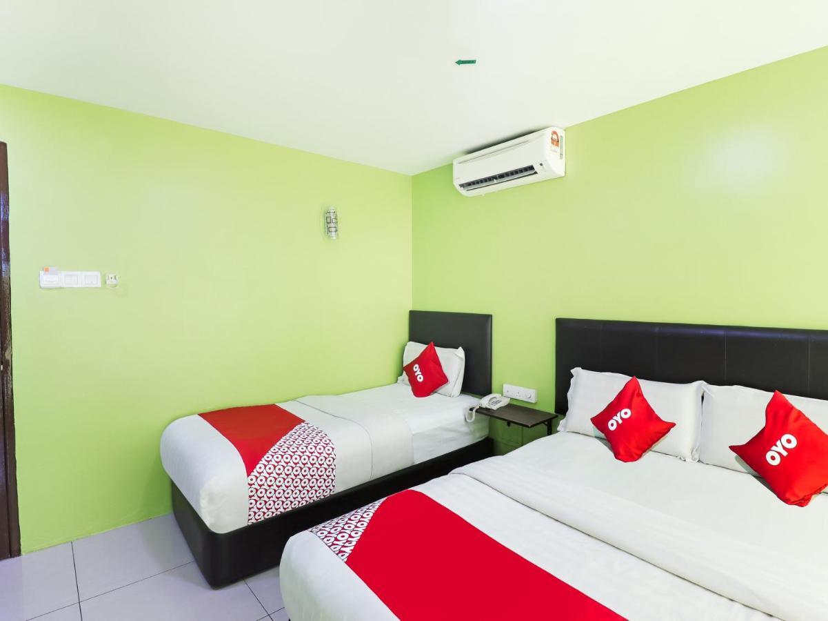 Oyo 89665 Royale City Hotel Sepang Bagian luar foto