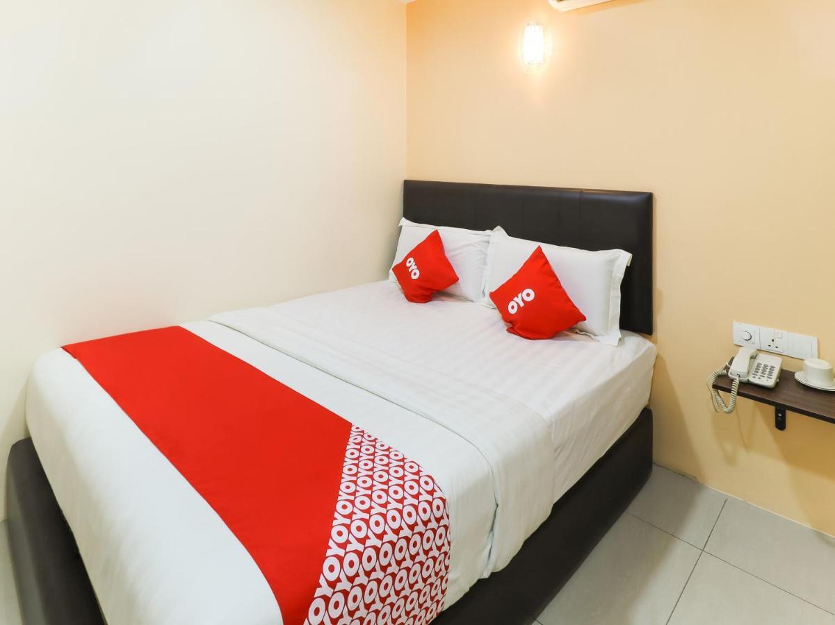 Oyo 89665 Royale City Hotel Sepang Bagian luar foto